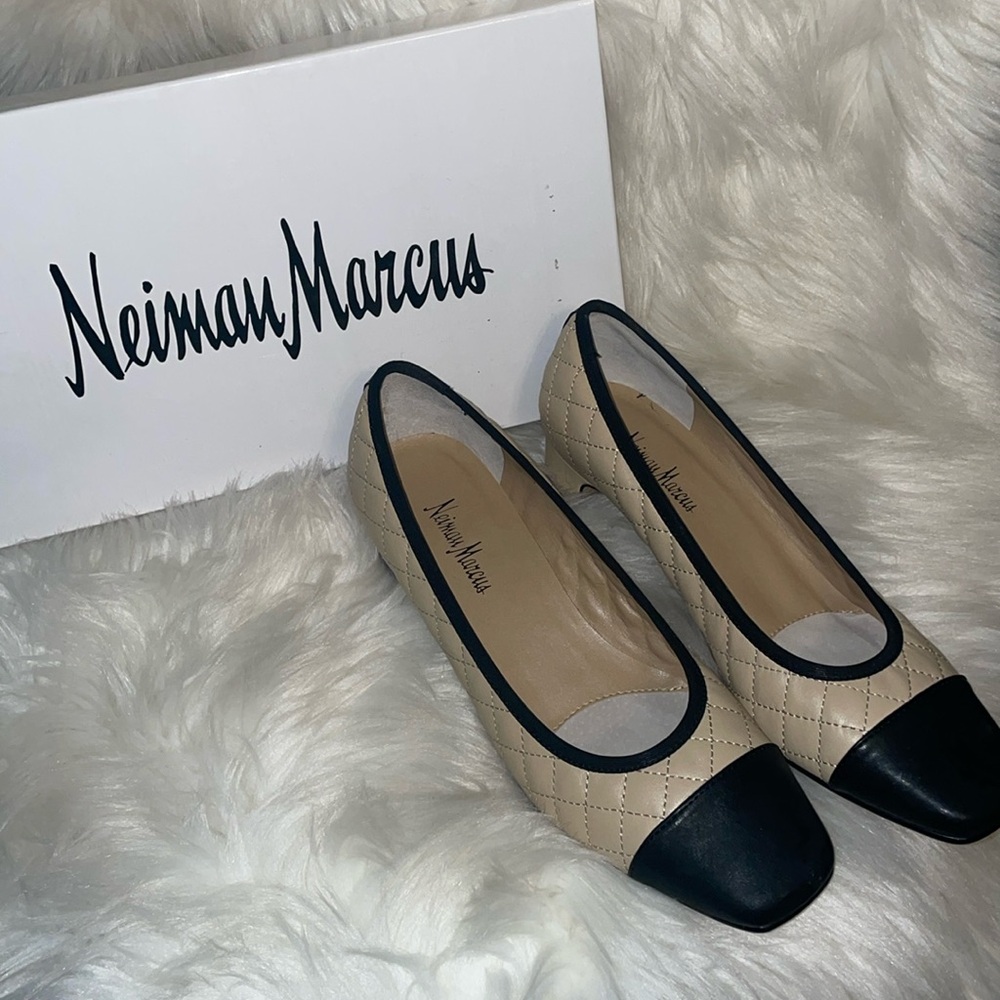 Neiman Marcus quilted pump 🥂 - Picture 1 of 5